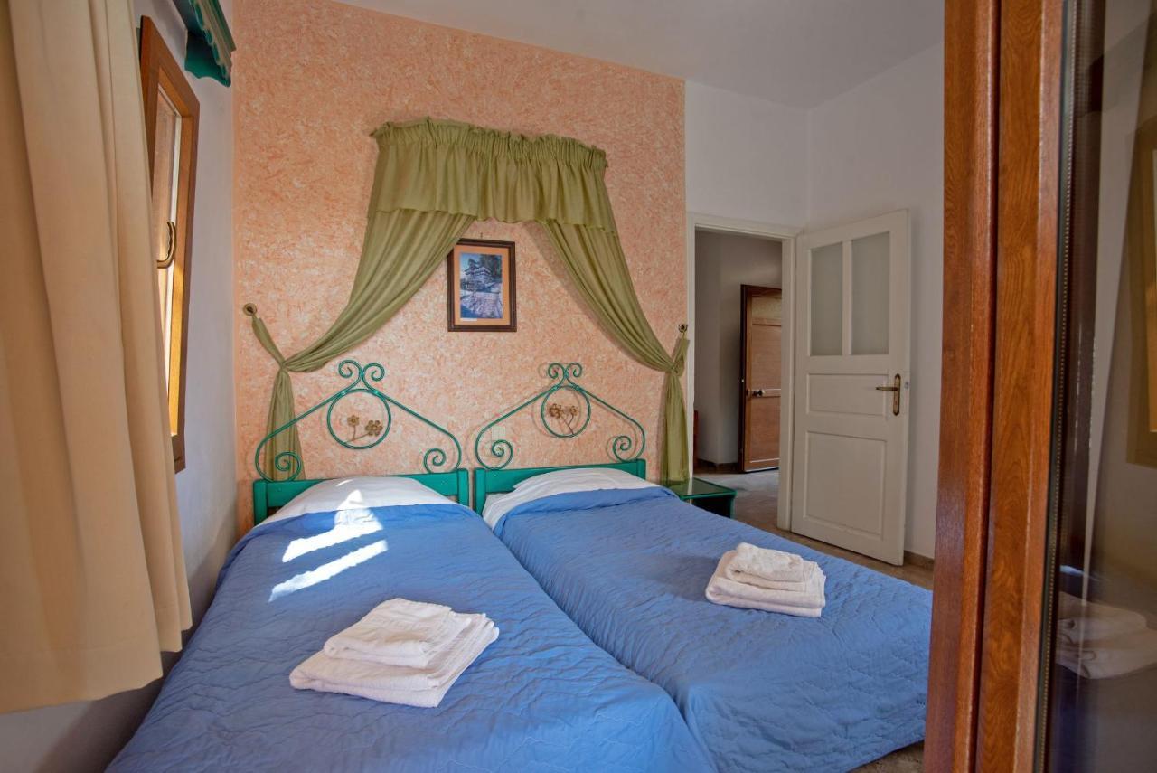 Kleoni Club Apartments Tolo Bagian luar foto