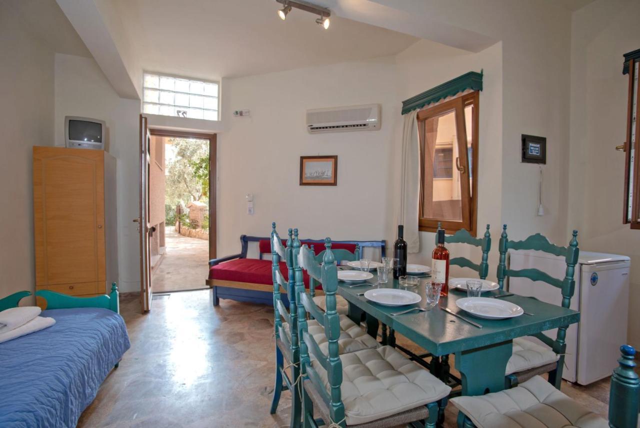 Kleoni Club Apartments Tolo Bagian luar foto