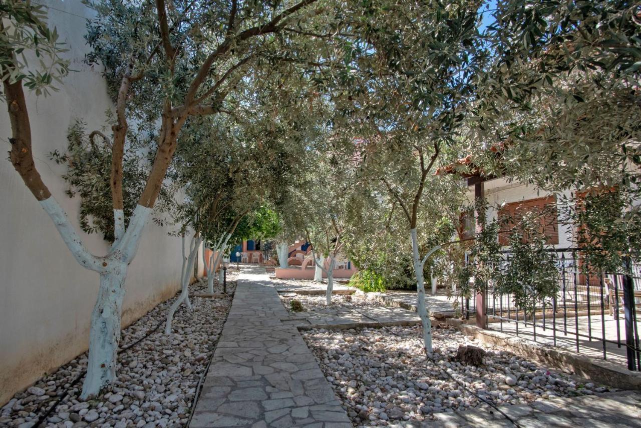 Kleoni Club Apartments Tolo Bagian luar foto