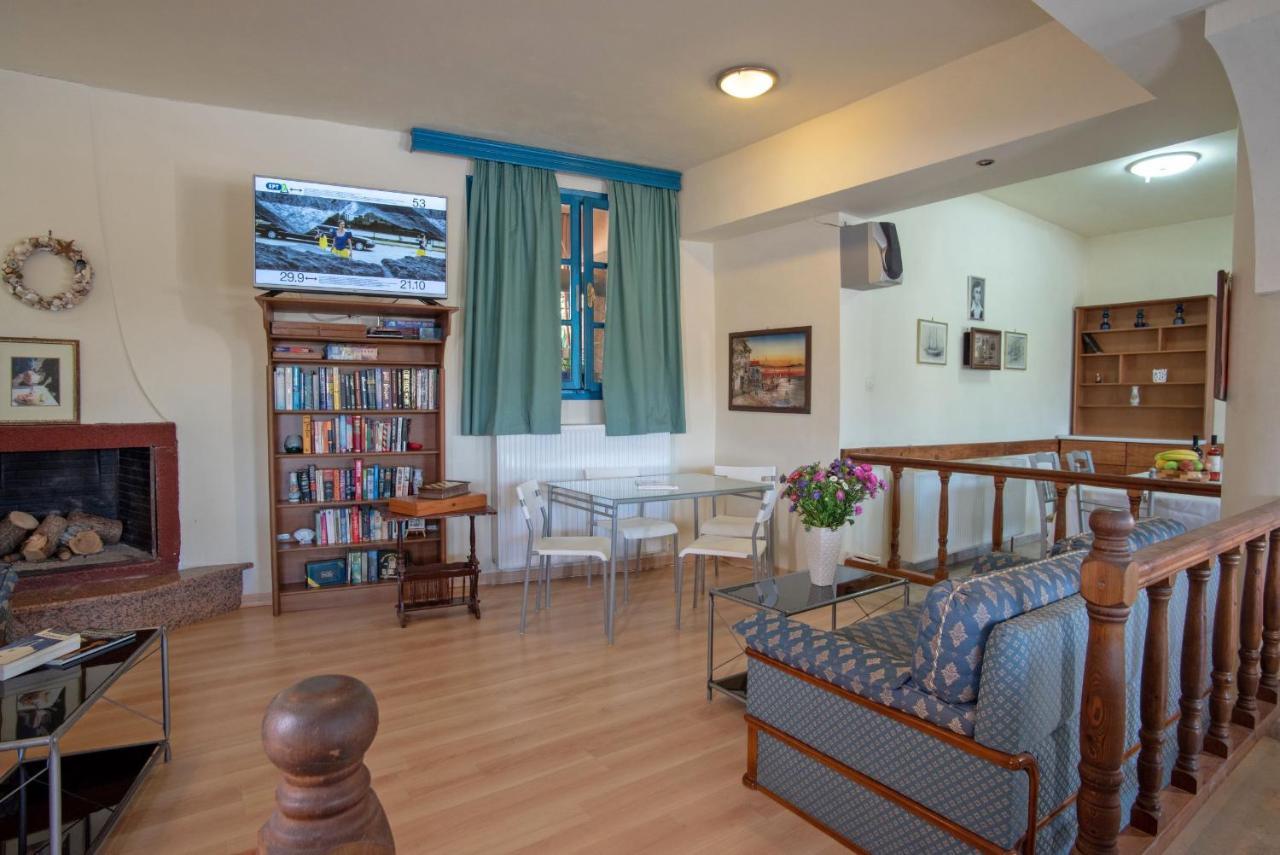 Kleoni Club Apartments Tolo Bagian luar foto