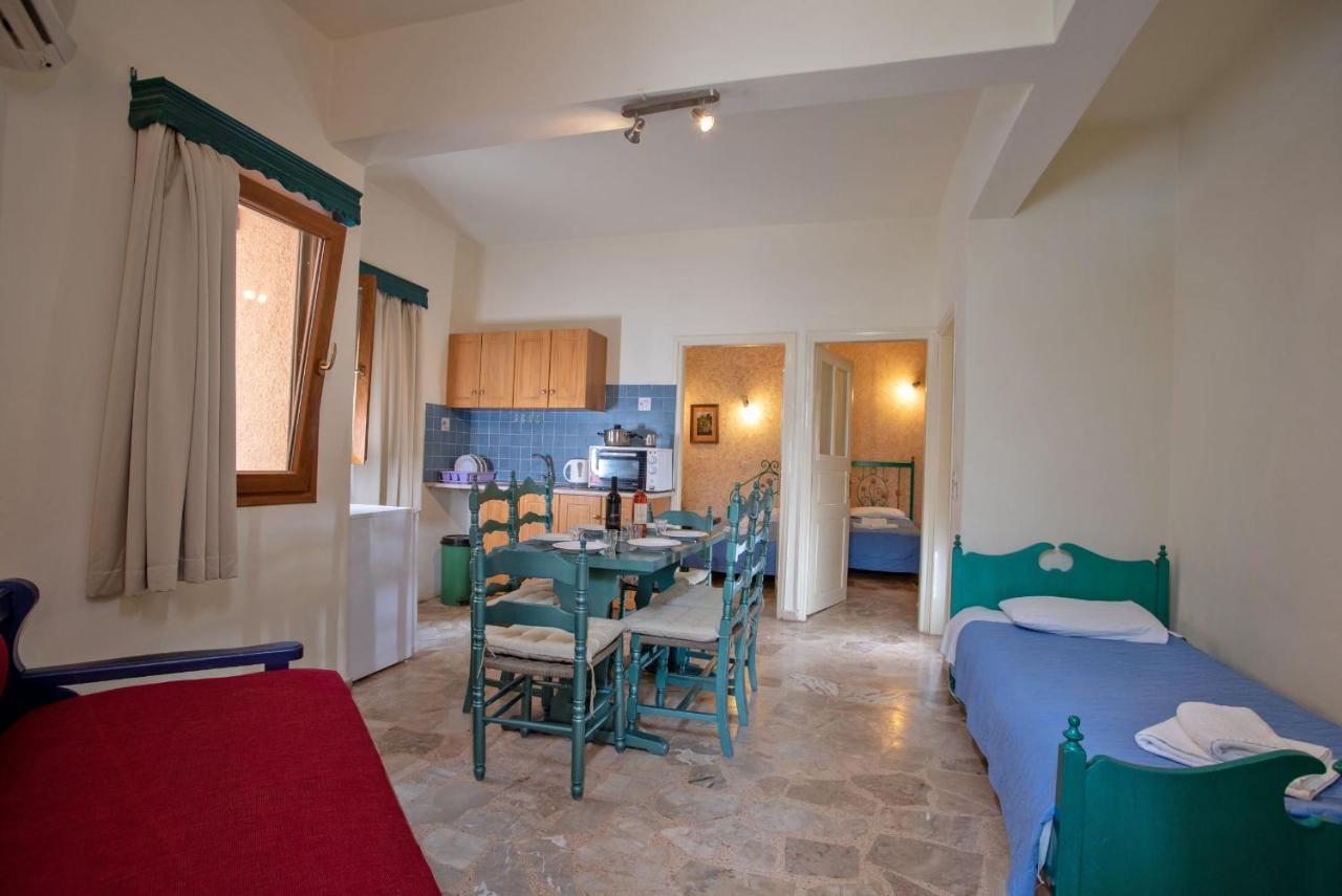 Kleoni Club Apartments Tolo Bagian luar foto