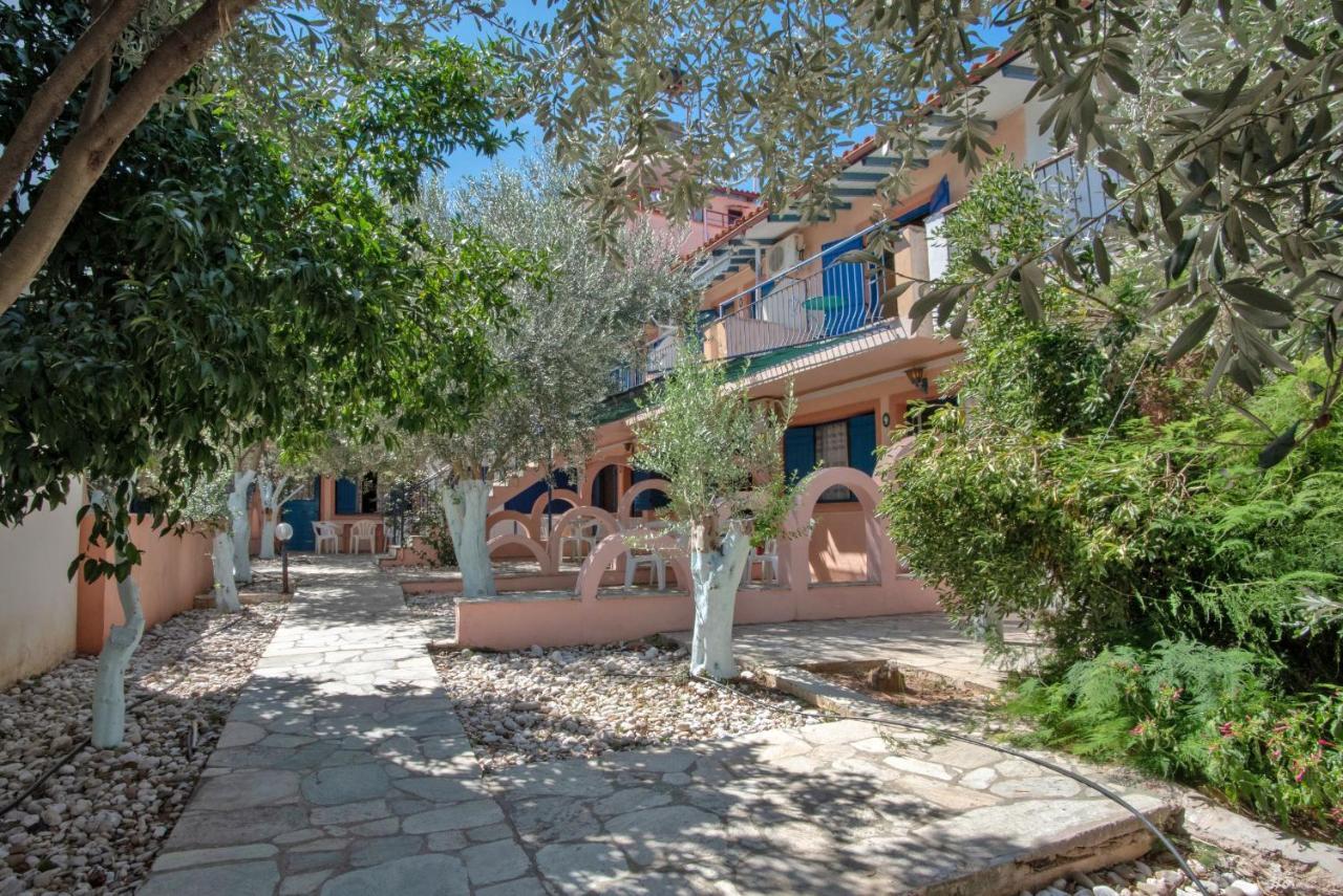Kleoni Club Apartments Tolo Bagian luar foto